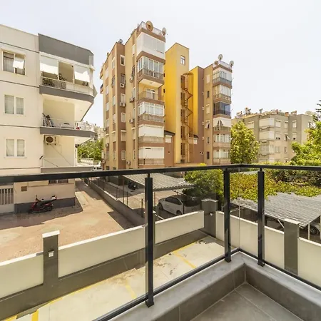 Modern Flat W Balcony 10 Min To In Appartamento
